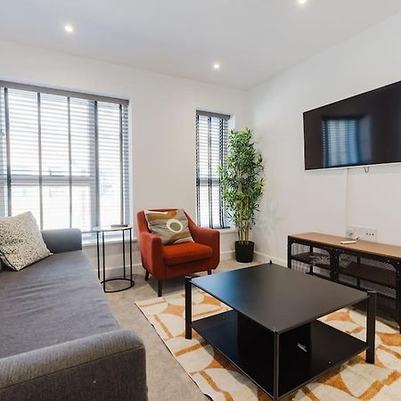4-Level Luxury 2 Bedroom House Sleeps 6, Rooftop, Harry P & Free Parking Watford  Ngoại thất bức ảnh