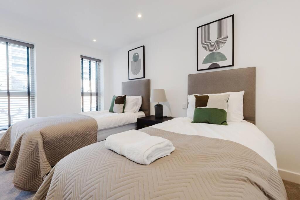 4-Level Luxury 2 Bedroom House Sleeps 6, Rooftop, Harry P & Free Parking Watford  Ngoại thất bức ảnh