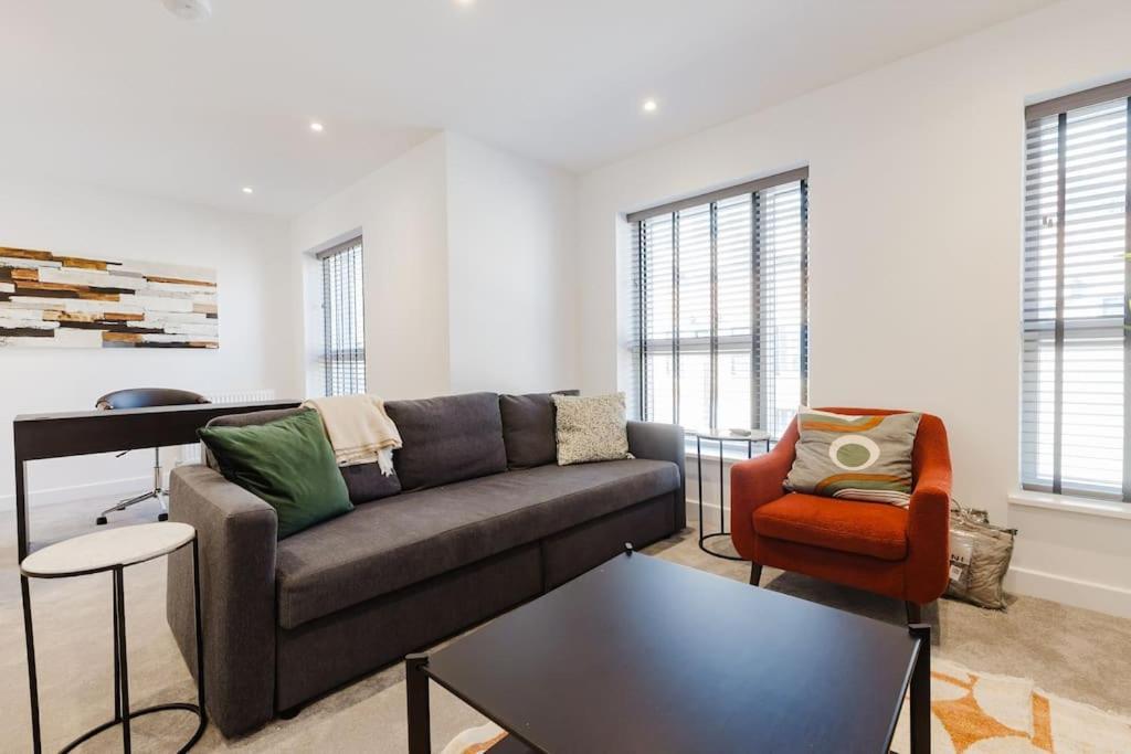 4-Level Luxury 2 Bedroom House Sleeps 6, Rooftop, Harry P & Free Parking Watford  Ngoại thất bức ảnh