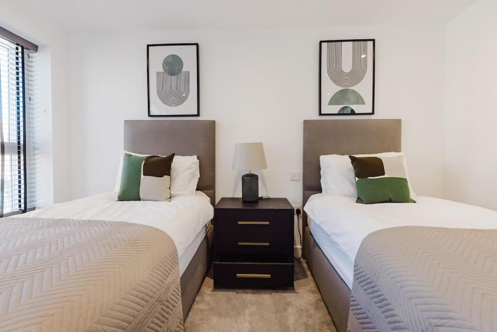 4-Level Luxury 2 Bedroom House Sleeps 6, Rooftop, Harry P & Free Parking Watford  Ngoại thất bức ảnh